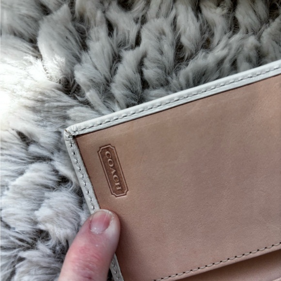 COACH NWT Vintage Limited Edition straw/leather/embroidery bee & flowers wallet - Picture 7 of 16